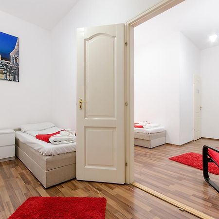 Like Home - Opera Apartments Budapest Eksteriør bilde